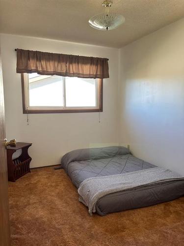 5506 47 Avenue, Killam, AB - Indoor Photo Showing Bedroom