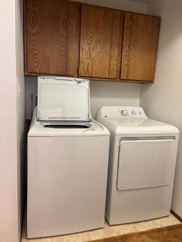 5506 47 Avenue, Killam, AB - Indoor Photo Showing Laundry Room