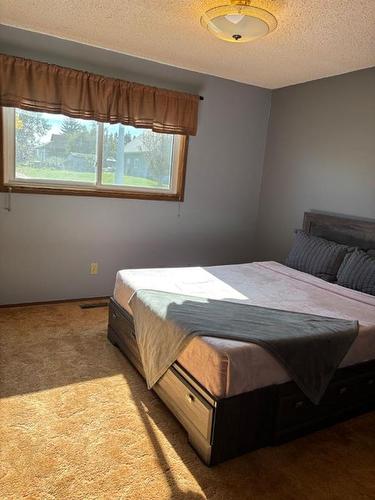 5506 47 Avenue, Killam, AB - Indoor Photo Showing Bedroom