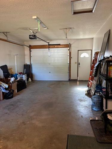 5506 47 Avenue, Killam, AB - Indoor Photo Showing Garage