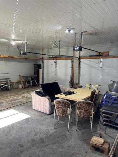 5506 47 Avenue, Killam, AB - Indoor Photo Showing Garage