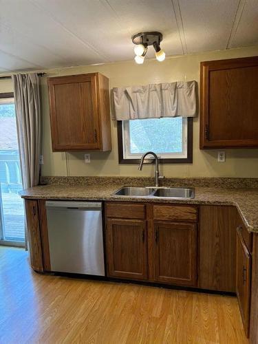 9 Mackenzie Drive, Sedgewick, AB - Indoor Photo Showing Kitchen With Double Sink