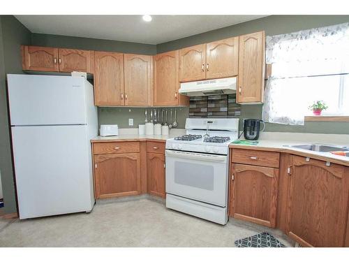 66 James Street, Red Deer, AB - Indoor Photo Showing Kitchen