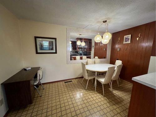 5401 50 Street, Ponoka, AB - Indoor Photo Showing Dining Room