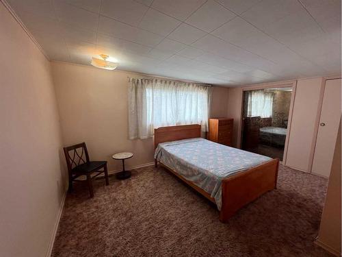 5401 50 Street, Ponoka, AB - Indoor Photo Showing Bedroom