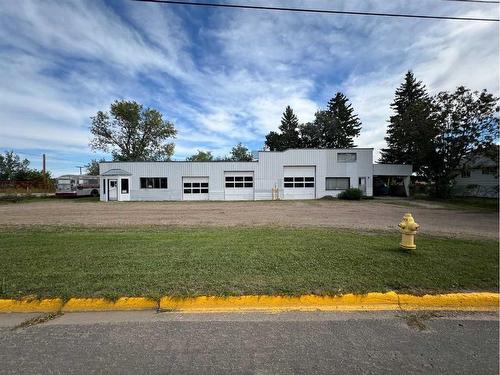 5401 50 Street, Ponoka, AB - Outdoor