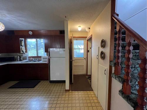 5401 50 Street, Ponoka, AB - Indoor Photo Showing Kitchen With Double Sink