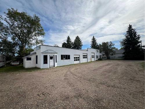 5401 50 Street, Ponoka, AB - Outdoor