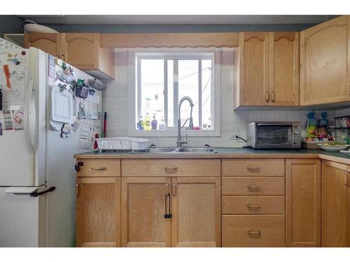 214 Pine Street, Springbrook, AB - Indoor Photo Showing Kitchen With Double Sink