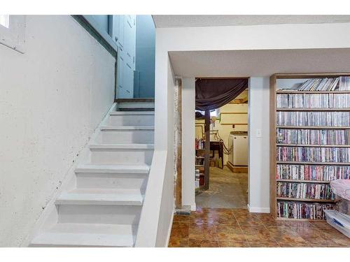 214 Pine Street, Springbrook, AB - Indoor Photo Showing Other Room