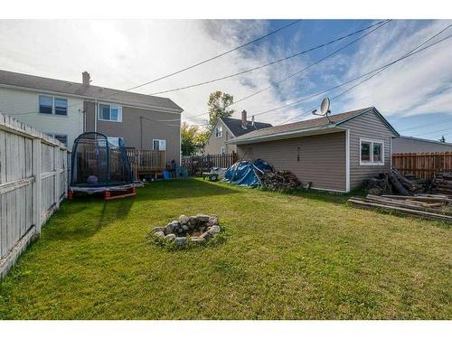 214 Pine Street, Springbrook, AB - Outdoor With Exterior