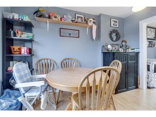 214 Pine Street, Springbrook, AB - Indoor Photo Showing Dining Room