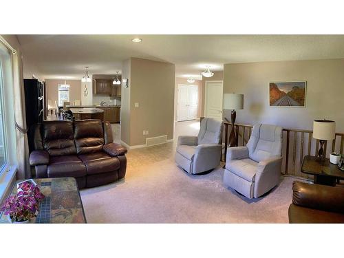 43169 Range Road 215, Rural Camrose County, AB - Indoor Photo Showing Living Room