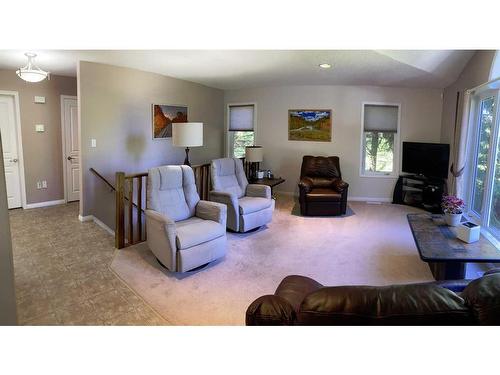 43169 Range Road 215, Rural Camrose County, AB - Indoor Photo Showing Living Room