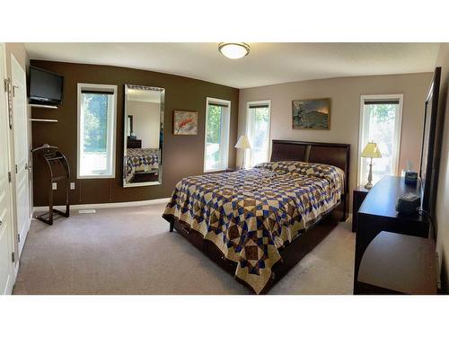 43169 Range Road 215, Rural Camrose County, AB - Indoor Photo Showing Bedroom