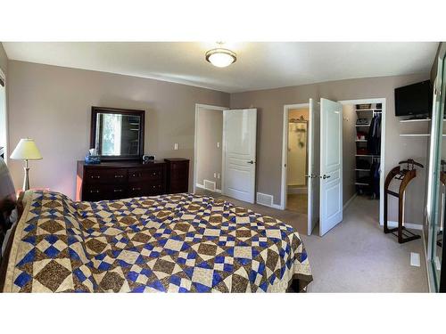 43169 Range Road 215, Rural Camrose County, AB - Indoor Photo Showing Bedroom