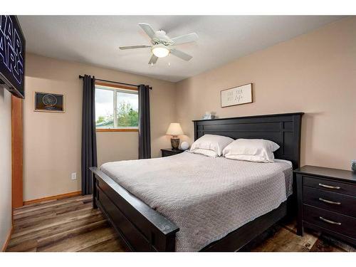 5417 53 Street, Camrose, AB - Indoor Photo Showing Bedroom