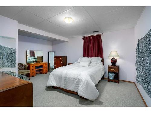 5417 53 Street, Camrose, AB - Indoor Photo Showing Bedroom