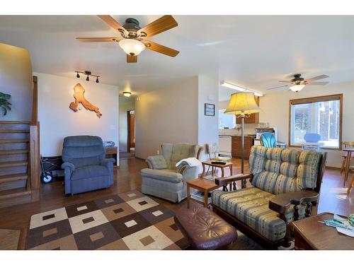 27 Lakeshore Drive, Sundance Beach, AB - Indoor Photo Showing Living Room