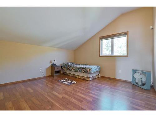 27 Lakeshore Drive, Sundance Beach, AB - Indoor Photo Showing Bedroom