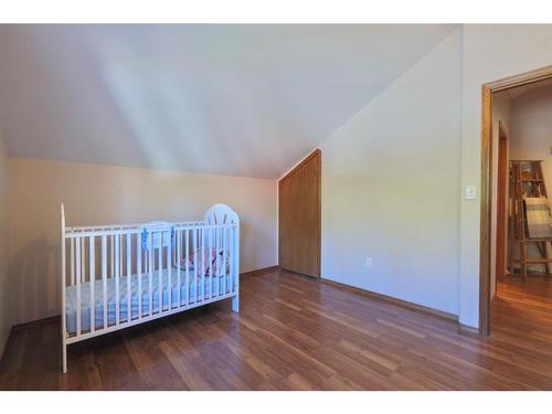 27 Lakeshore Drive, Sundance Beach, AB - Indoor Photo Showing Bedroom