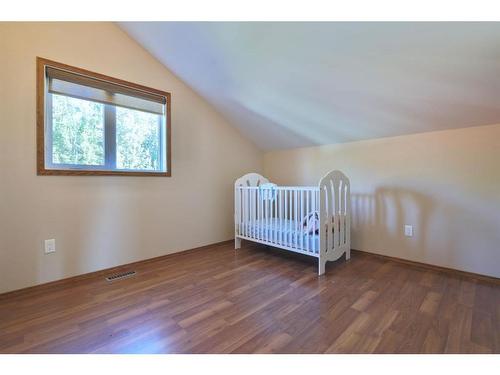 27 Lakeshore Drive, Sundance Beach, AB - Indoor Photo Showing Bedroom