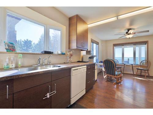 27 Lakeshore Drive, Sundance Beach, AB - Indoor Photo Showing Kitchen With Double Sink