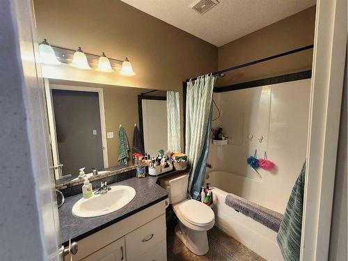 91 Isherwood Close, Red Deer, AB - Indoor Photo Showing Bathroom