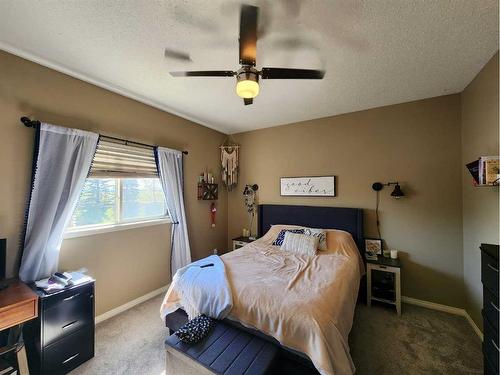 91 Isherwood Close, Red Deer, AB - Indoor Photo Showing Bedroom