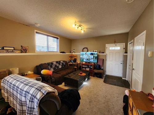 91 Isherwood Close, Red Deer, AB - Indoor Photo Showing Living Room