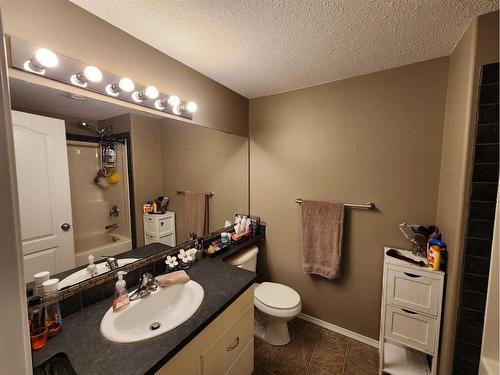 91 Isherwood Close, Red Deer, AB - Indoor Photo Showing Bathroom