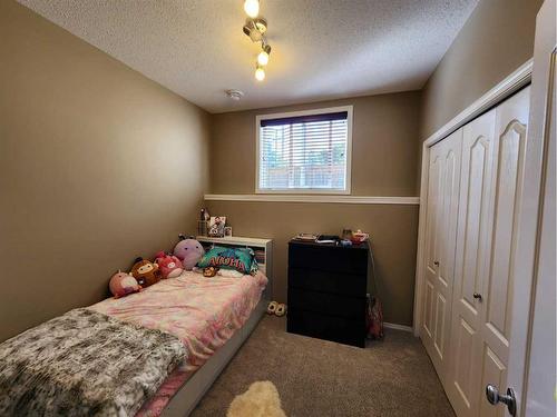 91 Isherwood Close, Red Deer, AB - Indoor Photo Showing Bedroom