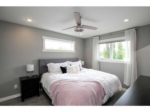 5818 41 Street Crescent, Red Deer, AB - Indoor Photo Showing Bedroom