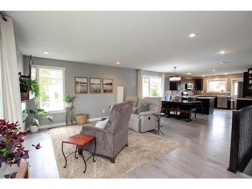 5818 41 Street Crescent, Red Deer, AB - Indoor Photo Showing Living Room