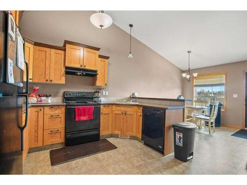 135 Jennings Crescent, Red Deer, AB - Indoor Photo Showing Kitchen