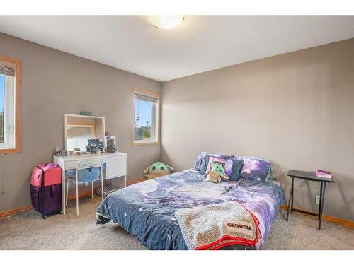 135 Jennings Crescent, Red Deer, AB - Indoor Photo Showing Bedroom