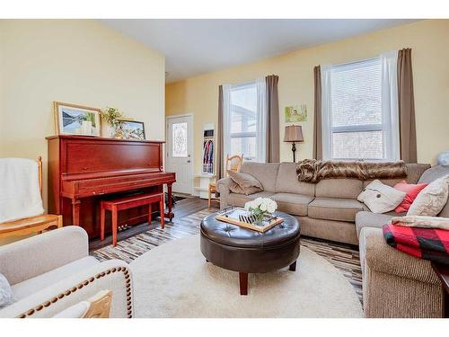 38 Wildrose Street, Rural Lacombe County, AB - Indoor Photo Showing Living Room