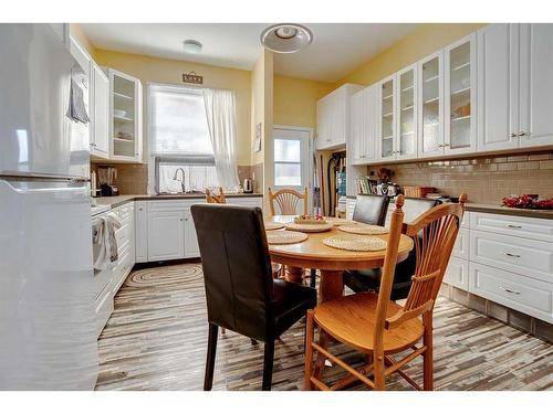 38 Wildrose Street, Rural Lacombe County, AB - Indoor Photo Showing Dining Room