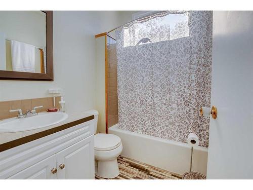 38 Wildrose Street, Rural Lacombe County, AB - Indoor Photo Showing Bathroom