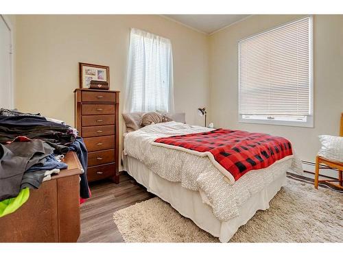 38 Wildrose Street, Rural Lacombe County, AB - Indoor Photo Showing Bedroom