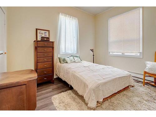 38 Wildrose Street, Rural Lacombe County, AB - Indoor Photo Showing Bedroom