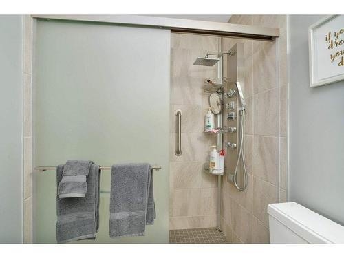 4851 56 Avenue, Innisfail, AB - Indoor Photo Showing Bathroom