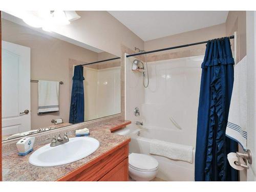 4851 56 Avenue, Innisfail, AB - Indoor Photo Showing Bathroom