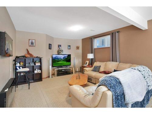 4851 56 Avenue, Innisfail, AB - Indoor Photo Showing Living Room