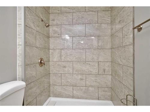 4851 56 Avenue, Innisfail, AB - Indoor Photo Showing Bathroom