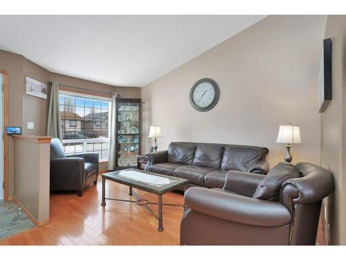 4851 56 Avenue, Innisfail, AB - Indoor Photo Showing Living Room