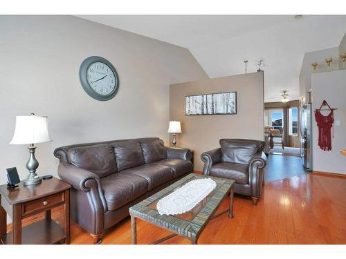 4851 56 Avenue, Innisfail, AB - Indoor Photo Showing Living Room