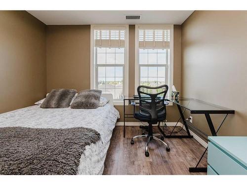 401-69 Ironstone Drive, Red Deer, AB - Indoor Photo Showing Bedroom