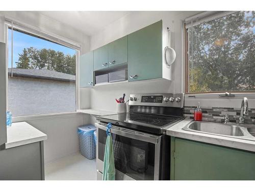 29 Jarvis Bay Drive, Jarvis Bay, AB - Indoor Photo Showing Kitchen With Double Sink