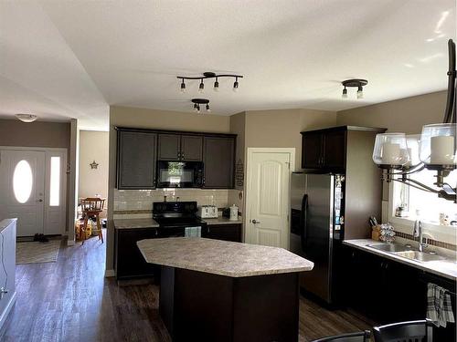 445003 Range Road 11 Range, Rural Ponoka County, AB - Indoor Photo Showing Kitchen With Double Sink